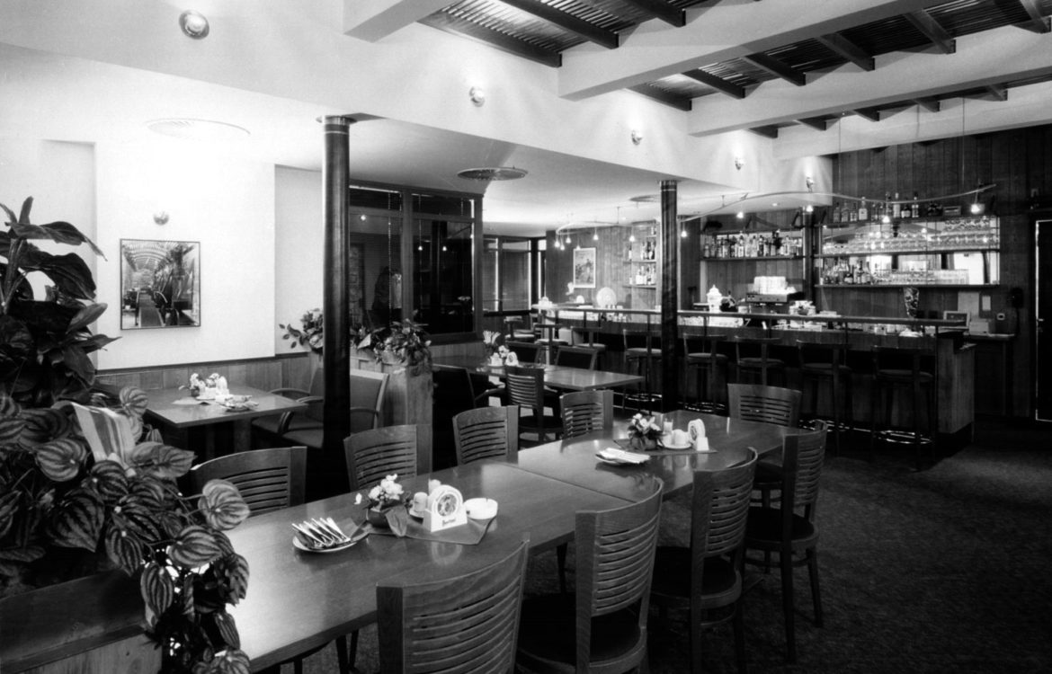 RESTAURACE SUTERÉN – KARLOVY VARY / 1996